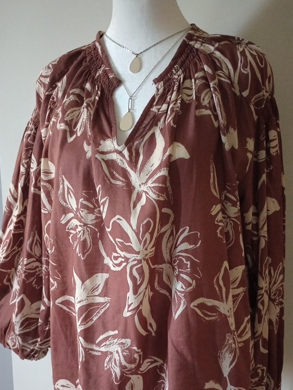 a.n.a. Floral Brown Top Size Large